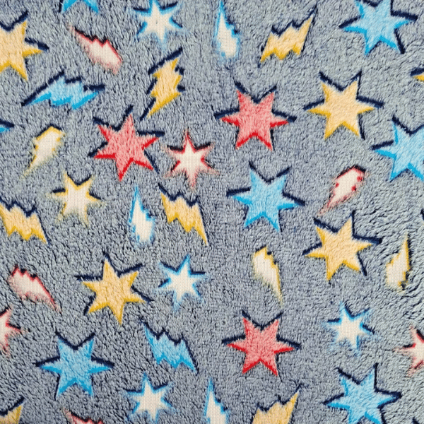Fleece Estrelas e Raios Azul – Estampa Brilha no Escuro